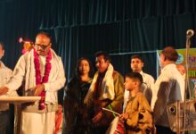 Ghonga Basant Sammelan 2026, Lucknow funny event news, Rahul Gandhi Dhainchu award, Kangana Ranaut Brijesh Pathak marriage event, Rangbharati Lucknow event, April Fool event India, Donald Trump award news, लखनऊ हास्य सम्मेलन, घोंघाबसंत सम्मेलन खबर,Lucknow comedy event images, Ghonga Basant Sammelan stage, Kangana Ranaut symbolic marriage, Rahul Gandhi award event, April fool satire India, लखनऊ कार्यक्रम फोटो, हास्य कवि सम्मेलन,Lucknow Uttar Pradesh cultural event news, Lucknow district comedy event, UP satire political event, India April fool festival news, Rangbharati event coverage, लखनऊ जिला सांस्कृतिक खबर, यूपी हास्य आयोजन, India cultural satire news,#LucknowEvent, #GhongaBasant, #RahulGandhi, #KanganaRanaut, #BrijeshPathak, #AprilFool, #ComedyEvent, #IndiaNews, #CulturalEvent,