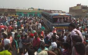 गाजीपुर बस हादसा, यूपी सड़क दुर्घटना, वाराणसी गाजीपुर एक्सीडेंट, टूरिस्ट बस पलटी, बस हादसा यूपी, गाजीपुर न्यूज,Ghazipur bus accident, UP road accident, tourist bus crash India, Varanasi Ghazipur accident, bus overturn news India,बस हादसा फोटो, गाजीपुर दुर्घटना इमेज, घायल यात्री फोटो, bus accident images India, road accident UP visuals, overturned bus pics,#GhazipurAccident #BusAccident #UPNews #RoadAccident #Varanasi #BreakingNews #IndiaNews #AccidentNews