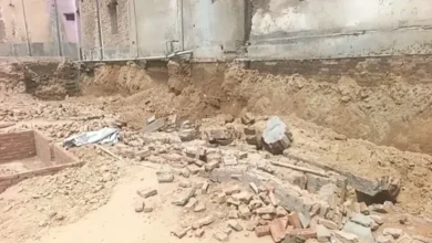 देवरिया हादसा, Deoria accident, UP construction accident, दीवार गिरने से मौत, wall collapse news, UP breaking news, construction site accident India, मजदूर हादसा यूपी, Deoria wall collapse news, Uttar Pradesh news,देवरिया दीवार हादसा फोटो, construction site collapse image, UP accident मजदूर, Deoria accident site, wall collapse मजदूर घायल, building collapse India,#DeoriaAccident #UPNews #BreakingNews #WallCollapse #ConstructionAccident #UttarPradesh #मजदूर_हादसा #देवरिया #IndiaNews,