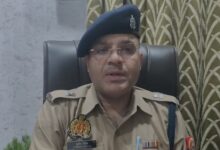 हरदोई पुलिस खबर, Hardoi Police News, कछौना थाना विवाद, UP Police Viral Video, दरोगा निलंबित खबर, Police Misbehavior India, Hardoi Breaking News, FIR complaint police issue,हरदोई थाना वीडियो, पुलिस बदसलूकी फोटो, कछौना थाने की घटना, UP police viral video image, Hardoi police misconduct photo, complainant police argument image,हरदोई, कछौना, उत्तर प्रदेश, पुलिस विभाग, थाना कछौना, दरोगा शिव बाबू, अशोक कुमार मीणा, पुलिस अधीक्षक हरदोई, वायरल वीडियो, पुलिस बदसलूकी, कानून व्यवस्था, Hardoi News Hindi, UP Police News Today, Viral Video India, Law and Order UP, #HardoiNews #UPPolice #ViralVideo #BreakingNews #PoliceAction #LawAndOrder #IndiaNews,