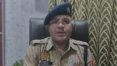 हरदोई पुलिस खबर, Hardoi Police News, कछौना थाना विवाद, UP Police Viral Video, दरोगा निलंबित खबर, Police Misbehavior India, Hardoi Breaking News, FIR complaint police issue,हरदोई थाना वीडियो, पुलिस बदसलूकी फोटो, कछौना थाने की घटना, UP police viral video image, Hardoi police misconduct photo, complainant police argument image,हरदोई, कछौना, उत्तर प्रदेश, पुलिस विभाग, थाना कछौना, दरोगा शिव बाबू, अशोक कुमार मीणा, पुलिस अधीक्षक हरदोई, वायरल वीडियो, पुलिस बदसलूकी, कानून व्यवस्था, Hardoi News Hindi, UP Police News Today, Viral Video India, Law and Order UP, #HardoiNews #UPPolice #ViralVideo #BreakingNews #PoliceAction #LawAndOrder #IndiaNews,