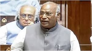 मल्लिकार्जुन खड़गे बयान, Parliament special session 2026, women reservation bill India, delimitation bill controversy, Congress vs BJP parliament, Lok Sabha voting news, Indian politics update,संसद बहस फोटो, खड़गे संसद इमेज, लोकसभा कार्यवाही, parliament debate image India, opposition protest photo, women reservation bill discussion image,नई दिल्ली, संसद विशेष सत्र, लोकसभा, राज्यसभा, मल्लिकार्जुन खड़गे, शशि थरूर, मनीष तिवारी, कनिमोझी, महिला आरक्षण बिल, परिसीमन बिल, भारतीय राजनीति, Parliament News India, Political Debate India, #ParliamentSession #Kharge #WomenReservationBill #Delimitation #IndianPolitics #BreakingNews #LokSabha,