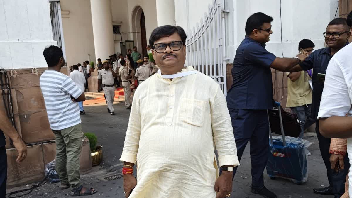 टीएमसी विधायक दिलीप मंडल गिरफ्तार, दिलीप मंडल पुरी से गिरफ्तार, पश्चिम बंगाल STF कार्रवाई, टीएमसी नेता गिरफ्तारी, बंगाल चुनाव हिंसा मामला, बिष्णुपुर विधायक खबर, ओडिशा पुलिस ऑपरेशन, पश्चिम बंगाल राजनीतिक खबर, भवानी भवन पुलिस, टीएमसी न्यूज, पुरी होटल छापा, भाजपा कार्यकर्ताओं को धमकी मामला, पश्चिम बंगाल राजनीति,TMC MLA Dilip Mondal Arrested, Dilip Mondal Puri Arrest, West Bengal STF Operation, TMC Leader Arrested, Bengal Election Violence Case, Bishnupur MLA News, Odisha Police Raid, West Bengal Political News, Bhawani Bhavan Police, TMC News Today, Puri Hotel Raid, BJP Workers Threat Case, West Bengal Politics,दिलीप मंडल फोटो, टीएमसी विधायक गिरफ्तारी तस्वीर, पुरी होटल छापा इमेज, पश्चिम बंगाल STF फोटो, ओडिशा पुलिस ऑपरेशन, बंगाल राजनीति फोटो, टीएमसी नेता न्यूज इमेज,Dilip Mondal Photo, TMC MLA Arrest Image, Puri Hotel Raid Picture, West Bengal STF Photo, Odisha Police Operation Image, Bengal Politics News Photo, TMC Leader Image,#DilipMondal #TMC #WestBengal #Odisha #Puri #STF #TMCLeader #BengalPolitics #ElectionViolence #WestBengalPolice #OdishaPolice #Bishnupur #PoliticalNews #टीएमसी #दिलीप_मंडल #पश्चिम_बंगाल #पुरी #ओडिशा #राजनीति #बंगाल_समाचार,