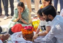 प्रतीक यादव अस्थि विसर्जन, हरिद्वार समाचार, अपर्णा यादव, मुलायम सिंह यादव परिवार, गंगा विसर्जन हरिद्वार, आदित्य यादव, स्वामी रामदेव, सपा परिवार समाचार, यूपी राजनीतिक खबर, हरिद्वार वीआईपी घाट, प्रतीक यादव निधन, उत्तर प्रदेश समाचार,Pratik Yadav ashes immersed, Haridwar news, Aparna Yadav, Mulayam Singh Yadav family, Ganga asthi visarjan, Aditya Yadav, Swami Ramdev, Samajwadi Party family news, Uttar Pradesh political news, Haridwar VIP ghat, Pratik Yadav death news,प्रतीक यादव फोटो, हरिद्वार घाट, अपर्णा यादव रोती हुई, गंगा विसर्जन, यादव परिवार, स्वामी रामदेव हरिद्वार, वीआईपी घाट हरिद्वार,Pratik Yadav photo, Haridwar VIP ghat, Aparna Yadav emotional, Ganga immersion ceremony, Yadav family, Swami Ramdev Haridwar, Asthi visarjan photos,#PratikYadav, #AparnaYadav, #Haridwar, #AsthiVisarjan, #MulayamSinghYadav, #AkhileshYadav, #SwamiRamdev, #UPNews, #PoliticalNews, #HaridwarNews, #SamajwadiParty, #BreakingNews, #HindiNews, #UttarPradeshNews,