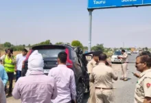 KMP एक्सप्रेसवे हादसा, KMP Expressway accident, Nuh road accident today, Haryana accident news, UP police जवान मौत, road accident India news, Palwal expressway crash, Scorpio accident news, India breaking news, highway accident UP police,KMP एक्सप्रेसवे दुर्घटना फोटो, expressway accident image, damaged scorpio car, road crash Haryana visuals, police investigation accident, highway crash scene India,नूंह जिला सड़क हादसा, Nuh district Haryana accident news, KMP Expressway crash Haryana, कुंडली मानेसर पलवल एक्सप्रेसवे हादसा, Haryana highway accident today, यूपी पुलिस जालौन जवान हादसा, UP police Jalaun personnel accident, धुलावट टोल प्लाजा दुर्घटना, Dhulawat toll plaza accident Nuh, हरियाणा पुलिस जांच, Haryana police investigation road accident,#KMPExpressway, #RoadAccident, #HaryanaNews, #UPPolice, #BreakingNews, #NuhAccident, #IndiaNews, #HighwayAccident, #GoogleDiscover, #HindiNews,