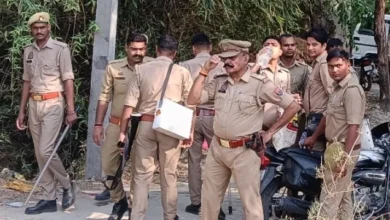#Amethi, #UPCrime, #MurderCase, #BreakingNews, #CrimeNews, #UttarPradesh, #AmethiNews, #PoliceInvestigation, #HindiNews, ,Amethi Shooting Photo, Crime Scene Investigation, Village Tension Visual, UP Crime Image, Police Probe Picture,Amethi Shooting Photo, Crime Scene Investigation, Village Tension Visual, UP Crime Image, Police Probe Picture,अमेठी गोलीकांड फोटो, पुलिस जांच स्थल, गांव में तनाव दृश्य, अपराध स्थल तस्वीर, यूपी क्राइम फोटो,Amethi Murder Case, Friend Shot Dead in UP, Uttar Pradesh Crime News, Amethi Shooting Incident, Pistol Murder Case, Piparpur Police Station, Sultanpur Hospital News, UP Breaking News, अमेठी हत्या मामला, दोस्त ने दोस्त को मारी गोली, यूपी क्राइम न्यूज, अमेठी गोलीकांड, पीपरपुर थाना, युवक की हत्या, सुलतानपुर अस्पताल, उत्तर प्रदेश अपराध समाचार, अमेठी न्यूज हिंदी, राष्ट्रीय प्रस्तावना,
