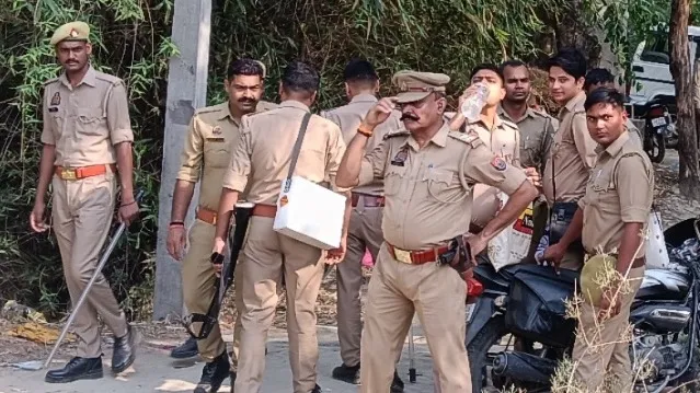 #Amethi, #UPCrime, #MurderCase, #BreakingNews, #CrimeNews, #UttarPradesh, #AmethiNews, #PoliceInvestigation, #HindiNews, ,Amethi Shooting Photo, Crime Scene Investigation, Village Tension Visual, UP Crime Image, Police Probe Picture,Amethi Shooting Photo, Crime Scene Investigation, Village Tension Visual, UP Crime Image, Police Probe Picture,अमेठी गोलीकांड फोटो, पुलिस जांच स्थल, गांव में तनाव दृश्य, अपराध स्थल तस्वीर, यूपी क्राइम फोटो,Amethi Murder Case, Friend Shot Dead in UP, Uttar Pradesh Crime News, Amethi Shooting Incident, Pistol Murder Case, Piparpur Police Station, Sultanpur Hospital News, UP Breaking News, अमेठी हत्या मामला, दोस्त ने दोस्त को मारी गोली, यूपी क्राइम न्यूज, अमेठी गोलीकांड, पीपरपुर थाना, युवक की हत्या, सुलतानपुर अस्पताल, उत्तर प्रदेश अपराध समाचार, अमेठी न्यूज हिंदी, राष्ट्रीय प्रस्तावना,