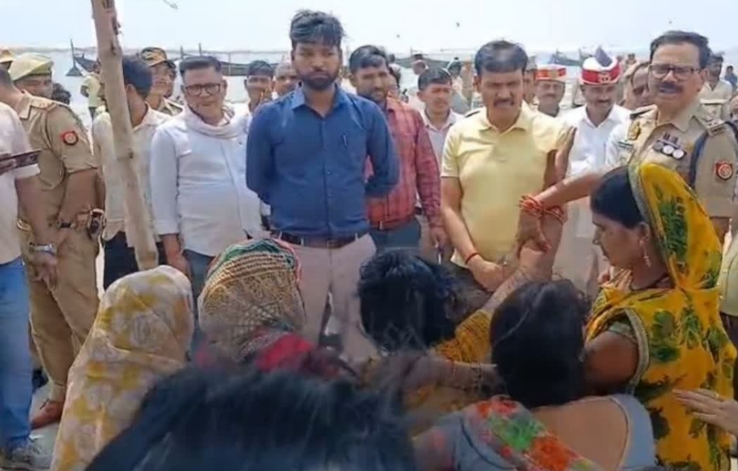 बलिया खबर, बलिया गंगा हादसा, बलिया डूबने की खबर, श्रीरामपुर घाट हादसा, बलिया गंगा नदी समाचार, बलिया आज की खबर, यूपी हादसा खबर, बलिया मुंडन संस्कार हादसा, गंगा घाट हादसा, उत्तर प्रदेश ब्रेकिंग न्यूज,Ballia News, Ballia Ganga Accident, Ballia River Drowning News, Ballia Ghat Incident, UP News Today, Ballia Breaking News, Ganga River Accident UP, Ballia District News, Uttar Pradesh Accident News, Ballia Latest News,बलिया गंगा घाट फोटो, श्रीरामपुर घाट तस्वीर, बलिया हादसा फोटो, गंगा नदी दुर्घटना फोटो, बलिया प्रशासन मौके पर,Ballia Ghat Photo, Ganga River Accident Image, Ballia Incident Photo, Ballia DM Spot Image, UP River Accident Photo,#BalliaNews, #UPNews, #BreakingNews, #GangaAccident, #BalliaAccident, #UttarPradesh, #RiverAccident, #HindiNews, #BalliaGhat, #LatestNews,