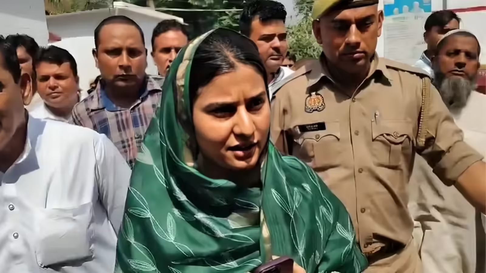 इकरा हसन FIR केस, Iqra Hasan FIR Saharanpur, सपा सांसद इकरा हसन विवाद, Samajwadi Party MP Iqra Hasan case, सहारनपुर सड़क जाम मामला, Saharanpur protest FIR news, मोनू कश्यप हत्याकांड, Monu Kashyap murder case UP, यूपी राजनीति समाचार, Uttar Pradesh political controversy 2026, DIG office protest Saharanpur, police action SP MP, UP law and order news, Samajwadi Party news update,इकरा हसन केस अपडेट, सपा सांसद पर FIR, सहारनपुर धरना मामला, पुलिस कार्रवाई उत्तर प्रदेश, Iqra Hasan controversy news, Saharanpur DIG office protest, UP political FIR case, Samajwadi Party latest news, murder case protest UP, law and order Saharanpur, political protest India FIR case, MP protest legal action India,