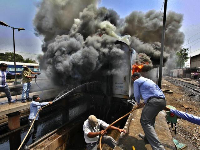 ट्रेन में आगजनी, भारतीय रेलवे खबर, रेलवे सुरक्षा, राजधानी एक्सप्रेस आग, ट्रेन आगकांड, रेलवे खुलासा, असामाजिक तत्व ट्रेन आग, बिहार ट्रेन आग, राजस्थान ट्रेन हादसा, हावड़ा ट्रेन आग, रेलवे हेल्पलाइन 139, ट्रेन सुरक्षा जांच, रेलवे समाचार हिंदी, रेल हादसा भारत, Indian Railways News Hindi, Google Discover Hindi News,Indian Railways Train Fire, Train Fire Incident India, Rajdhani Express Fire, Railway Safety News, Train Arson Case, Howrah Train Fire, Bihar Train Fire, Rajasthan Train Incident, Indian Railway Alert, Railway Helpline 139, Train Safety Investigation, Rail News India, Train Coach Fire News, Indian Railways Latest Update, Google Discover News,ट्रेन में आग फोटो, राजधानी एक्सप्रेस कोच आग, रेलवे हादसा तस्वीर, ट्रेन से उठता धुआं, रेलवे सुरक्षा जांच, हावड़ा ट्रेन घटना, बिहार ट्रेन आगकांड, रेलवे ट्रैक हादसा, ट्रेन कोच जला, रेलवे अलर्ट फोटो,Train Fire Photo, Rajdhani Express Coach Fire, Railway Accident Image, Smoke From Train Coach, Indian Railway Safety Check, Howrah Train Incident, Bihar Train Fire Photo, Railway Track Accident, Burnt Train Coach Image, Indian Railways Alert,#IndianRailways, #TrainFire, #RailwayNews, #RajdhaniExpress, #RailwaySafety, #BiharNews, #RajasthanNews, #Howrah, #TrainAccident, #BreakingNews, #RailNews, #IndiaNews, #HindiNews, #GoogleDiscover, #LatestNews,