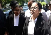 ममता बनर्जी हाई कोर्ट, कलकत्ता हाई कोर्ट हंगामा, चोर चोर नारे, बंगाल चुनाव हिंसा, ममता बनर्जी बयान, बुलडोजर स्टेट बयान, पश्चिम बंगाल राजनीति, हाई कोर्ट सुनवाई, भाजपा बनाम टीएमसी, कोलकाता ताजा खबर, चुनाव बाद हिंसा मामला, ममता बनर्जी कोर्ट,Mamata Banerjee High Court, Kolkata High Court Protest, Chor Chor Slogans, Bengal Post Poll Violence, Mamata Banerjee Statement, Bulldozer State Remark, West Bengal Politics, Kolkata News, BJP vs TMC, High Court Hearing, Mamata Banerjee Court Appearance,ममता बनर्जी हाई कोर्ट फोटो, कलकत्ता हाई कोर्ट नारेबाजी, कोर्ट परिसर हंगामा, चुनाव हिंसा सुनवाई, टीएमसी भाजपा विवाद, ममता बनर्जी कोर्ट पहुंचीं,Mamata Banerjee Court Photo, Kolkata High Court Slogans, Court Protest Image, Post Poll Violence Hearing, TMC BJP Clash, Mamata Banerjee at Court,#MamataBanerjee, #KolkataHighCourt, #WestBengalPolitics, #TMC, #BJP, #PostPollViolence, #BreakingNews, #BengalNews, #ChorChorSlogans, #PoliticalNews, #CalcuttaHighCourt, #MamataNews,
