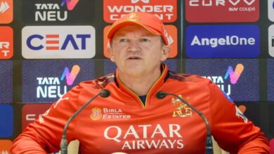 Andy Flower Fined, RCB Coach Fine IPL 2026, IPL Code of Conduct Violation, MI vs RCB Controversy, Andy Flower Umpire Argument, BCCI Action On Andy Flower, Royal Challengers Bengaluru News, IPL Latest News, Krunal Pandya Catch Controversy, Mumbai Indians vs RCB, IPL 2026 Updates,एंडी फ्लावर फोटो, RCB कोच, IPL विवाद, मुंबई इंडियंस मैच, आईपीएल अंपायर विवाद, बीसीसीआई जुर्माना, RCB टीम फोटो, IPL 2026 मैच फोटो,#RCB, #AndyFlower, #IPL2026, #MumbaiIndians, #RCBvsMI, #IPLControversy, #BCCI, #KrunalPandya, #CricketNews, #IPLNews, #RoyalChallengersBengaluru, #MIvsRCB, #SportsNews,एंडी फ्लावर जुर्माना, RCB कोच पर जुर्माना, IPL 2026 विवाद, मुंबई इंडियंस बनाम RCB, IPL आचार संहिता उल्लंघन, एंडी फ्लावर अंपायर विवाद, RCB Latest News, IPL Breaking News, बीसीसीआई एक्शन, क्रुणाल पांड्या कैच विवाद, आईपीएल समाचार, RCB MI मैच, IPL Coach Fined,