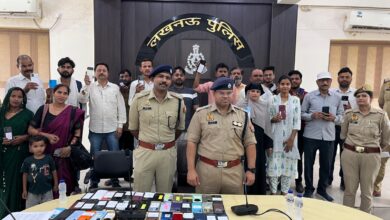 Lucknow Police News, Lucknow Cyber Cell, CEIR Portal Lucknow, Lost Mobile Recovered, Lucknow Mobile Recovery, Lucknow News Hindi, साइबर सेल लखनऊ, खोया मोबाइल वापस, लखनऊ पुलिस बरामदगी, DCP South Lucknow, CEIR Portal India, Mobile Theft Recovery, Uttar Pradesh Police News,लखनऊ पुलिस फोटो, मोबाइल वापसी फोटो, साइबर सेल टीम फोटो, CEIR पोर्टल मोबाइल रिकवरी, Lucknow Police Image, Lost Mobile Returned Photo, Cyber Cell Lucknow Image, Mobile Recovery News Photo,#LucknowPolice, #LucknowNews, #CyberCell, #CEIRPortal, #MobileRecovery, #UPPolice, #BreakingNews, #HindiNews, #TechnologyNews, #PoliceSuccess, #TrendingNews, #UttarPradesh, #LatestNews, #LostMobile,