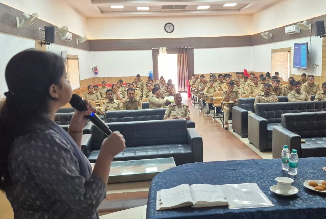 Lucknow Police Workshop, Lucknow Police News, Emotional Intelligence Police Training, पुलिस नागरिक संवाद, Lucknow Commissionerate News, लखनऊ पुलिस कार्यशाला, CP Lucknow News, Police Training Lucknow, Citizen Dialogue Police, महिला हेल्प डेस्क प्रशिक्षण, Lucknow University Workshop,Lucknow Police Workshop photo, पुलिस प्रशिक्षण लखनऊ फोटो, Emotional Intelligence police seminar image, CP Lucknow meeting photo, Lucknow Police Line workshop image, पुलिस नागरिक संवाद फोटो, Lucknow Commissionerate event image,#LucknowPolice, #LucknowNews, #PoliceTraining, #EmotionalIntelligence, #UPPolice, #CitizenDialogue, #BreakingNews, #CP_Lucknow, #LucknowCommissionerate, #PoliceWorkshop, #लखनऊपुलिस, #लखनऊसमाचार, #यूपीपुलिस, #पुलिसट्रेनिंग, #ब्रेकिंगन्यूज