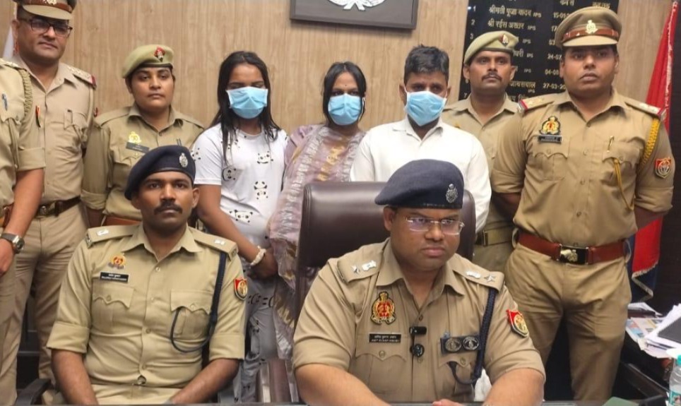 Lucknow Crime News, Bijnor Thana Loot Case, Transgender Gang Arrested, UP Police Action, Jewellery Loot Case Lucknow, CCTV Investigation India, Crime News Uttar Pradesh,लखनऊ लूट मामला, किन्नर गिरोह गिरफ्तार, पुलिस कार्रवाई यूपी, ज्वैलरी बरामद, crime scene India, police arrest news, CCTV footage crime,Lucknow crime news, Bijnor police station case UP, Uttar Pradesh robbery news, district crime update Lucknow, UP police गिरफ्तारी खबर, India crime breaking news, local crime report Lucknow,#LucknowCrime, #UPPolice, #BijnorThana, #RobberyCase, #BreakingNews, #CrimeNews, #PoliceAction, #IndiaNews,