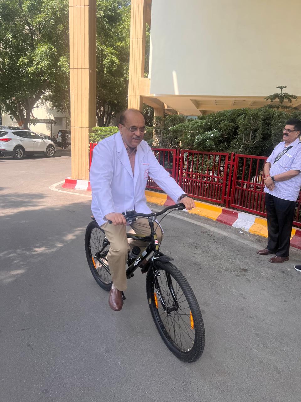 एसजीपीजीआईएमएस लखनऊ, प्रो आरके धीमन, SGPGI ग्रीन कैंपस, साइकिल अभियान लखनऊ, पर्यावरण संरक्षण पहल, सतत परिवहन, SGPGIMS निदेशक, योगी आदित्यनाथ अपील, नरेंद्र मोदी ईंधन बचाओ, साइकिलिंग अभियान यूपी, कारपूलिंग पहल, लखनऊ स्वास्थ्य संस्थान, ग्रीन कैंपस उत्तर प्रदेश, SGPGI समाचार, लखनऊ मेडिकल संस्थान,SGPGIMS Lucknow, RK Dhiman, SGPGI Green Campus, Cycling Initiative Lucknow, Sustainable Transport Initiative, Environmental Protection Campaign, SGPGIMS Director, Yogi Adityanath Appeal, Narendra Modi Fuel Saving Initiative, Cycling Campaign UP, Carpooling Initiative, Lucknow Medical Institute, Green Campus Uttar Pradesh, SGPGI News,एसजीपीजीआई, प्रो आरके धीमन, साइकिल से कार्यालय, पर्यावरण संरक्षण, ग्रीन कैंपस, कारपूलिंग, लखनऊ समाचार, सतत विकास, साइकिल अभियान, ईंधन बचत,#SGPGIMS, #Lucknow, #RKDhiman, #GreenCampus, #CyclingInitiative, #SustainableTransport, #EnvironmentProtection, #YogiAdityanath, #NarendraModi, #FuelSaving, #Carpooling, #CycleToWork, #HealthyLifestyle, #UPNews, #LucknowNews,