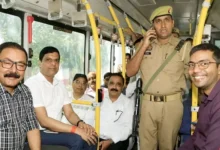 बरेली डीएम अविनाश सिंह, नो व्हीकल डे बरेली, ई-रिक्शा में वन मंत्री, बरेली प्रशासन खबर, अविनाश सिंह डीएम, अरुण कुमार वन मंत्री, यूपी प्रशासनिक खबर, पर्यावरण संरक्षण पहल, डीजल पेट्रोल बचाओ अभियान, संपूर्ण समाधान दिवस, बरेली समाचार, सरकारी बस यात्रा, वीआईपी कल्चर खत्म, इलेक्ट्रिक वाहन यूपी, मीरगंज तहसील समाचार,Bareilly DM Avinash Singh, No Vehicle Day Bareilly, Forest Minister e-rickshaw ride, Uttar Pradesh administration news, Avinash Singh IAS, Arun Kumar forest minister, diesel petrol save campaign, environment protection initiative, VIP culture in UP, government officers bus ride, electric vehicle campaign India, Mirganj tehsil news, public transport initiative,बस में सफर करते डीएम, बरेली प्रशासन फोटो, ई-रिक्शा में मंत्री, नो व्हीकल डे अभियान, मीरगंज तहसील कार्यक्रम, सरकारी अधिकारियों की बस यात्रा, पर्यावरण संरक्षण संदेश, इलेक्ट्रिक वाहन उपयोग, यूपी प्रशासनिक पहल, वीआईपी कल्चर खत्म,DM travelling in bus, Bareilly administration image, minister in e-rickshaw, No Vehicle Day campaign, Mirganj tehsil event, officers bus journey, environment protection initiative, electric vehicle usage, UP administrative reform, VIP culture end,#Bareilly #AvinashSingh #NoVehicleDay #EnvironmentProtection #UPNews #ArunKumar #ElectricVehicle #BusJourney #VIPCulture #Breaking,बरेली, अविनाश सिंह, अरुण कुमार, नो व्हीकल डे, मीरगंज, उत्तर प्रदेश प्रशासन, ई-रिक्शा, बस यात्रा, पर्यावरण संरक्षण, डीजल पेट्रोल बचाओ, सरकारी अधिकारियों का सफर, Bareilly news, DM Avinash Singh, Forest Minister Arun Kumar, electric vehicle initiative, No Vehicle Day UP, environmental awareness India, VIP culture news,News #HindiNews #BareillyNews #GreenInitiative #PublicTransport #DMBareilly,