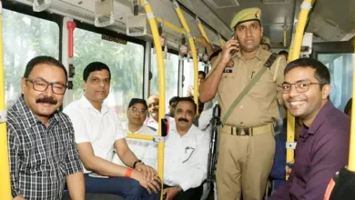 बरेली डीएम अविनाश सिंह, नो व्हीकल डे बरेली, ई-रिक्शा में वन मंत्री, बरेली प्रशासन खबर, अविनाश सिंह डीएम, अरुण कुमार वन मंत्री, यूपी प्रशासनिक खबर, पर्यावरण संरक्षण पहल, डीजल पेट्रोल बचाओ अभियान, संपूर्ण समाधान दिवस, बरेली समाचार, सरकारी बस यात्रा, वीआईपी कल्चर खत्म, इलेक्ट्रिक वाहन यूपी, मीरगंज तहसील समाचार,Bareilly DM Avinash Singh, No Vehicle Day Bareilly, Forest Minister e-rickshaw ride, Uttar Pradesh administration news, Avinash Singh IAS, Arun Kumar forest minister, diesel petrol save campaign, environment protection initiative, VIP culture in UP, government officers bus ride, electric vehicle campaign India, Mirganj tehsil news, public transport initiative,बस में सफर करते डीएम, बरेली प्रशासन फोटो, ई-रिक्शा में मंत्री, नो व्हीकल डे अभियान, मीरगंज तहसील कार्यक्रम, सरकारी अधिकारियों की बस यात्रा, पर्यावरण संरक्षण संदेश, इलेक्ट्रिक वाहन उपयोग, यूपी प्रशासनिक पहल, वीआईपी कल्चर खत्म,DM travelling in bus, Bareilly administration image, minister in e-rickshaw, No Vehicle Day campaign, Mirganj tehsil event, officers bus journey, environment protection initiative, electric vehicle usage, UP administrative reform, VIP culture end,#Bareilly #AvinashSingh #NoVehicleDay #EnvironmentProtection #UPNews #ArunKumar #ElectricVehicle #BusJourney #VIPCulture #Breaking,बरेली, अविनाश सिंह, अरुण कुमार, नो व्हीकल डे, मीरगंज, उत्तर प्रदेश प्रशासन, ई-रिक्शा, बस यात्रा, पर्यावरण संरक्षण, डीजल पेट्रोल बचाओ, सरकारी अधिकारियों का सफर, Bareilly news, DM Avinash Singh, Forest Minister Arun Kumar, electric vehicle initiative, No Vehicle Day UP, environmental awareness India, VIP culture news,News #HindiNews #BareillyNews #GreenInitiative #PublicTransport #DMBareilly,