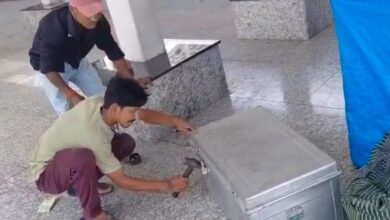 लखनऊ ट्रेन मर्डर केस, कुशीनगर हत्याकांड, पिता ने बेटी की हत्या, ट्रेन में शव के टुकड़े, छपरा गोमतीनगर एक्सप्रेस, कुशीनगर क्राइम न्यूज, लखनऊ जीआरपी, यूपी क्राइम न्यूज, किशोरी हत्या मामला, शव के टुकड़े ट्रेन में मिले, सीसीटीवी फुटेज हत्या केस, उत्तर प्रदेश अपराध समाचार, कुशीनगर ब्रेकिंग न्यूज, ऑनर किलिंग यूपी,Lucknow Train Murder Case, Kushinagar Murder Case, Father Killed Daughter, Body Parts Found in Train, Chhapra Gomtinagar Express Case, UP Crime News, Kushinagar Crime News, GRP Investigation, Honor Killing Case UP, Minor Girl Murder Case, CCTV Footage Murder Case, Uttar Pradesh Breaking News, Train Murder Mystery,कुशीनगर हत्या मामला फोटो, ट्रेन में मिला शव, जीआरपी जांच, बक्से में शव के टुकड़े, लखनऊ स्टेशन फोटो, कुशीनगर आरोपी का घर, तालाब में सिर तलाशती पुलिस, हत्या केस सीसीटीवी फोटो,Lucknow Train Murder Case Image, Kushinagar Murder Photo, Body Parts Found in Train, GRP Investigation Image, CCTV Murder Case Photo, Accused House Kushinagar, Police Recovery Operation, Uttar Pradesh Crime News Image,#LucknowTrainMurderCase, #KushinagarMurder, #UPCrimeNews, #BreakingNews, #GRP, #CrimeNews, #HonorKilling, #UttarPradeshNews, #LucknowNews, #TrainCrime, #Kushinagar, #PoliceInvestigation, #CCTVFootage, #MurderCase, #UPBreakingNews,