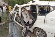 Barabanki Road Accident, Sultanpur Lucknow Highway Accident, Kaichi Dham Accident News, Innova Trailer Collision, Barabanki Breaking News, UP Road Accident, Haidergarh Accident News, Uttar Pradesh Highway Crash, KGMU Trauma Center Lucknow, Innova Car Accident UP, Kaichi Dham Devotees Accident, Barabanki Highway News, Fatal Road Accident UP, Trailer Collision News, Road Safety News Uttar Pradesh,बाराबंकी सड़क हादसा, बाराबंकी एक्सीडेंट न्यूज, सुलतानपुर लखनऊ हाईवे हादसा, कैंची धाम जाते युवकों की मौत, बाराबंकी ट्रेलर इनोवा दुर्घटना, हैदरगढ़ सड़क हादसा, यूपी सड़क हादसा न्यूज, लखनऊ हाईवे एक्सीडेंट, बाराबंकी ब्रेकिंग न्यूज, उत्तर प्रदेश सड़क दुर्घटना, केजीएमयू ट्रामा सेंटर, हाईवे दुर्घटना समाचार, कैंची धाम यात्रा हादसा, तेज रफ्तार इनोवा हादसा, बाराबंकी पुलिस जांच,बाराबंकी हादसा फोटो, इनोवा ट्रेलर दुर्घटना तस्वीर, सुलतानपुर लखनऊ हाईवे एक्सीडेंट फोटो, कैंची धाम हादसा इमेज, बाराबंकी सड़क दुर्घटना तस्वीर, हैदरगढ़ एक्सीडेंट फोटो, यूपी हाईवे हादसा फोटो, पुलिस रेस्क्यू ऑपरेशन तस्वीर, ट्रामा सेंटर लखनऊ फोटो, दुर्घटनाग्रस्त इनोवा कार,#BarabankiAccident, #UPRoadAccident, #KaichiDham, #LucknowHighway, #HaidergarhAccident, #InnovaCrash, #RoadSafety, #BarabankiNews, #UttarPradeshNews, #BreakingNews, #KGMU, #HighwayAccident, #सड़क_हादसा, #बाराबंकी, #कैंचीधाम, #यूपी_न्यूज, #लखनऊ_हाईवे, #ब्रेकिंग_न्यूज, #हाईवे_एक्सीडेंट, #उत्तरप्रदेश,Barabanki accident image, Innova trailer crash photo, Sultanpur Lucknow highway accident picture, Kaichi Dham accident image, UP road accident photo, Haidergarh highway crash image, police rescue operation picture, damaged Innova car image, Uttar Pradesh accident visuals, KGMU trauma center image,