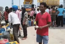 यूपी पेट्रोल संकट, डीजल की किल्लत, महराजगंज पेट्रोल पंप, देवरिया डीजल संकट, मऊ पेट्रोल लाइन, यूपी ईंधन संकट, पेट्रोल पंप पर भीड़, पेट्रोल डीजल महंगा, गोरखपुर पेट्रोल पंप, संतकबीर नगर समाचार, उत्तर प्रदेश न्यूज, फ्यूल क्राइसिस यूपी,UP Fuel Crisis, Petrol Diesel Shortage UP, Maharajganj Petrol Pump News, Deoria Diesel Crisis, Mau Fuel Shortage, Uttar Pradesh Petrol News, Fuel Crisis India, Gorakhpur Petrol Pump, Sant Kabir Nagar News, Diesel Shortage News, UP Breaking News,पेट्रोल पंप पर लाइन, मच्छरदानी लगाकर सोते लोग, डीजल संकट फोटो, महराजगंज पेट्रोल पंप, यूपी ईंधन संकट, पुलिस तैनाती पेट्रोल पंप,Petrol Pump Queue Image, People Sleeping at Petrol Pump, Diesel Crisis Photo, Maharajganj Fuel Station, UP Fuel Shortage Image, Police at Petrol Pump,#UPFuelCrisis, #PetrolDieselShortage, #Maharajganj, #DeoriaNews, #FuelCrisis, #BreakingNews, #UPNews, #PetrolPump, #DieselShortage, #GorakhpurNews, #MauNews, #SantKabirNagar,
