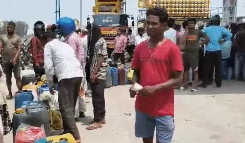 यूपी पेट्रोल संकट, डीजल की किल्लत, महराजगंज पेट्रोल पंप, देवरिया डीजल संकट, मऊ पेट्रोल लाइन, यूपी ईंधन संकट, पेट्रोल पंप पर भीड़, पेट्रोल डीजल महंगा, गोरखपुर पेट्रोल पंप, संतकबीर नगर समाचार, उत्तर प्रदेश न्यूज, फ्यूल क्राइसिस यूपी,UP Fuel Crisis, Petrol Diesel Shortage UP, Maharajganj Petrol Pump News, Deoria Diesel Crisis, Mau Fuel Shortage, Uttar Pradesh Petrol News, Fuel Crisis India, Gorakhpur Petrol Pump, Sant Kabir Nagar News, Diesel Shortage News, UP Breaking News,पेट्रोल पंप पर लाइन, मच्छरदानी लगाकर सोते लोग, डीजल संकट फोटो, महराजगंज पेट्रोल पंप, यूपी ईंधन संकट, पुलिस तैनाती पेट्रोल पंप,Petrol Pump Queue Image, People Sleeping at Petrol Pump, Diesel Crisis Photo, Maharajganj Fuel Station, UP Fuel Shortage Image, Police at Petrol Pump,#UPFuelCrisis, #PetrolDieselShortage, #Maharajganj, #DeoriaNews, #FuelCrisis, #BreakingNews, #UPNews, #PetrolPump, #DieselShortage, #GorakhpurNews, #MauNews, #SantKabirNagar,