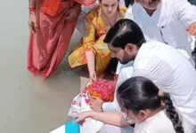 प्रतीक यादव अस्थि विसर्जन, अपर्णा यादव रोईं, हरिद्वार गंगा घाट, मुलायम सिंह यादव परिवार, प्रतीक यादव निधन, सैफई परिवार, बाबा रामदेव, गंगा में अस्थि विसर्जन, यादव परिवार खबर, हरिद्वार न्यूज, यूपी राजनीति समाचार,Prateek Yadav asthi visarjan, Aparna Yadav emotional, Haridwar Ganga ghat, Mulayam Singh Yadav family, Baba Ramdev news, Prateek Yadav death, Saifai family, Haridwar latest news, Uttar Pradesh political family news,अपर्णा यादव हरिद्वार, प्रतीक यादव अस्थि कलश, गंगा विसर्जन, बाबा रामदेव हरिद्वार, यादव परिवार तस्वीर, बेटी का आई लव यू पापा कार्ड, हरिद्वार घाट फोटो,Aparna Yadav Haridwar, Prateek Yadav ashes, Ganga immersion ceremony, Baba Ramdev Haridwar, Yadav family image, I Love You Papa card, Haridwar ghat visuals,प्रतीक यादव, अपर्णा यादव, हरिद्वार, गंगा विसर्जन, मुलायम सिंह यादव, अखिलेश यादव परिवार, बाबा रामदेव, यादव परिवार, यूपी राजनीति, Prateek Yadav latest news, Aparna Yadav crying, Haridwar asthi visarjan, Saifai family news, Uttar Pradesh political news,#PrateekYadav #AparnaYadav #Haridwar #AsthiVisarjan #MulayamSinghYadav #AkhileshYadav #BabaRamdev #SaifaiFamily #UPNews #BreakingNews #HindiNews #PoliticalNews #LatestNews #Ganga #HaridwarNews