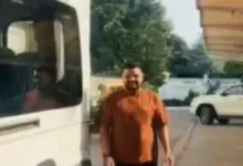 Karan Bhushan Singh, Brij Bhushan Sharan Singh, Hanuman Rath, MP mini bus, VIP culture India, Kaiserganj MP, BJP MP news, fuel saving campaign, eco friendly political initiative, Uttar Pradesh politics, luxury convoy replacement, MP driving bus,करण भूषण सिंह, बृजभूषण सिंह परिवार, हनुमान रथ, सांसद मिनी बस, VIP कल्चर, कैसरगंज सांसद, बीजेपी सांसद खबर, गनर स्टाफ बस, यूपी राजनीति, लग्जरी काफिला, सांसद बस यात्रा, ईंधन बचाओ अभियान, पर्यावरण संरक्षण खबर,हनुमान रथ बस फोटो, करण भूषण सिंह बस चलाते हुए, सांसद बस यात्रा, मिनी बस काफिला, बीजेपी सांसद तस्वीर, गनर स्टाफ बस, यूपी राजनीतिक खबर, पर्यावरण अभियान,Hanuman Rath bus image, Karan Bhushan Singh driving, MP bus journey, mini bus convoy, BJP MP photo, security staff bus, UP political news, eco friendly campaign image,करण भूषण सिंह बस, हनुमान रथ, बृजभूषण सिंह, कैसरगंज सांसद, यूपी बीजेपी नेता, VIP कल्चर खत्म, सांसद ने खरीदी मिनी बस, ईंधन बचाओ अभियान, Hanuman Rath bus news, Karan Bhushan Singh latest news, Brij Bhushan family, Uttar Pradesh political news,#KaranBhushanSingh #BrijBhushanSingh #HanumanRath #VIPCulture #UPPolitics #BJP #Kaiserganj #FuelSaving #EcoFriendly #PoliticalNews #BreakingNews #HindiNews #LatestNews #UttarPradesh #MiniBus