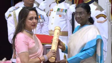 Dharmendra Padma Vibhushan, Padma Awards 2026, धर्मेंद्र पद्म विभूषण, Hema Malini Emotional, Ahana Deol Crying, Padma Awards Ceremony, राष्ट्रपति भवन पद्म पुरस्कार, Bollywood News Hindi, Entertainment News, Dharmendra Latest News, Hindi Cinema Legend, Padma Vibhushan Award 2026, धर्मेंद्र सम्मान, हेमा मालिनी खबर, बॉलीवुड ब्रेकिंग न्यूज, Padma Awards Viral Video, Dharmendra Death News, Indian Cinema News, New Delhi Entertainment News, Bollywood Emotional Moment, Padma Awards Updates, Celebrity News Hindi, हिंदी सिनेमा समाचार, धर्मेंद्र वायरल वीडियो, Entertainment Breaking News,Dharmendra Padma Award Photo, धर्मेंद्र पद्म विभूषण तस्वीर, Hema Malini Emotional Image, Ahana Deol Crying Photo, Padma Awards Ceremony Images, Rashtrapati Bhavan Event Photos, Bollywood Awards Pictures, धर्मेंद्र सम्मान फोटो, हेमा मालिनी वायरल तस्वीर, Celebrity Emotional Moment Images, Padma Awards Viral Video, बॉलीवुड इमोशनल फोटो, Entertainment Event Pictures, राष्ट्रपति भवन समारोह फोटो, Dharmendra Family Images, हिंदी सिनेमा स्टार फोटो, Bollywood Viral News Images, Padma Vibhushan Award Photo, Ahana Deol Emotional Pictures, Entertainment News Images,#Dharmendra, #PadmaAwards2026, #PadmaVibhushan, #HemaMalini, #AhanaDeol, #BollywoodNews, #EntertainmentNews, #RashtrapatiBhavan, #PadmaAwards, #HindiCinema, #BreakingNews, #CelebrityNews, #ViralVideo, #BollywoodUpdates, #IndianCinema, #DharmendraLegacy, #PadmaAwardCeremony, #NewDelhiNews, #EmotionalMoment, #NationalNews,