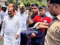 दारा सिंह चौहान, कानपुर देहात सड़क हादसा, स्कूल बस दुर्घटना, यूपी मंत्री समाचार, सड़क दुर्घटना मदद, स्कूली बच्चों की सहायता, कारागार मंत्री, योगी सरकार मंत्री, ट्रक बस टक्कर, कानपुर देहात न्यूज, मंत्री संवेदनशीलता, उत्तर प्रदेश समाचार, झांसी रोड हादसा,Dara Singh Chauhan News, Kanpur Dehat Road Accident, School Bus Accident, UP Minister Help, Road Accident News, School Children Injured, Uttar Pradesh Minister, Bus Truck Collision, Humanitarian Gesture Minister, Kanpur Dehat News,दारा सिंह चौहान फोटो, सड़क हादसा कानपुर देहात, स्कूल बस दुर्घटना, मंत्री मौके पर, घायल बच्चों की मदद,Dara Singh Chauhan Image, Kanpur Dehat Accident Photo, School Bus Crash, Minister at Accident Spot, Injured Children Help,#DaraSinghChauhan, #KanpurDehat, #RoadAccident, #UPNews, #SchoolBusAccident, #YogiGovernment, #BreakingNews, #HindiNews, #UttarPradesh, #MinisterNews, #Humanity, #AccidentNews, #JhansiRoad, #SchoolChildren,
