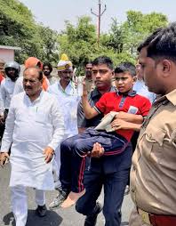 दारा सिंह चौहान, कानपुर देहात सड़क हादसा, स्कूल बस दुर्घटना, यूपी मंत्री समाचार, सड़क दुर्घटना मदद, स्कूली बच्चों की सहायता, कारागार मंत्री, योगी सरकार मंत्री, ट्रक बस टक्कर, कानपुर देहात न्यूज, मंत्री संवेदनशीलता, उत्तर प्रदेश समाचार, झांसी रोड हादसा,Dara Singh Chauhan News, Kanpur Dehat Road Accident, School Bus Accident, UP Minister Help, Road Accident News, School Children Injured, Uttar Pradesh Minister, Bus Truck Collision, Humanitarian Gesture Minister, Kanpur Dehat News,दारा सिंह चौहान फोटो, सड़क हादसा कानपुर देहात, स्कूल बस दुर्घटना, मंत्री मौके पर, घायल बच्चों की मदद,Dara Singh Chauhan Image, Kanpur Dehat Accident Photo, School Bus Crash, Minister at Accident Spot, Injured Children Help,#DaraSinghChauhan, #KanpurDehat, #RoadAccident, #UPNews, #SchoolBusAccident, #YogiGovernment, #BreakingNews, #HindiNews, #UttarPradesh, #MinisterNews, #Humanity, #AccidentNews, #JhansiRoad, #SchoolChildren,