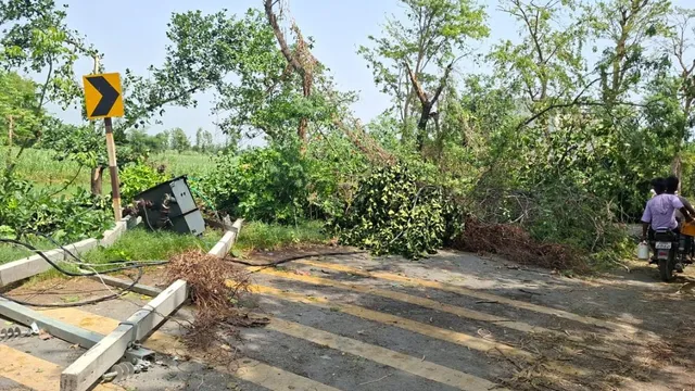 यूपी मौसम समाचार, यूपी आंधी तूफान, यूपी लू अलर्ट, लखीमपुर तूफान, गोंडा मौसम खबर, बस्ती हादसा, संतकबीरनगर बिजली पोल, यूपी बिजली संकट, यूपी बारिश खबर, यूपी मौसम अपडेट, बांदा तापमान, यूपी हीटवेव, उत्तर प्रदेश मौसम, ट्रेन बाधित खबर, लखनऊ मौसम समाचार,UP Weather News, UP Storm News, Uttar Pradesh Heatwave, Lakhimpur Storm, Gonda Train Disruption, Basti Storm Incident, Sant Kabir Nagar Power Cut, UP Rain Alert, Banda Temperature, Uttar Pradesh Weather Update, UP Thunderstorm News, Heatwave in UP, India Weather News,UP Storm Image, Lakhimpur Fire Photo, Gonda Railway Track Image, Fallen Electric Pole Photo, Uttar Pradesh Weather Image, Heatwave Picture, Thunderstorm Damage Photo,यूपी आंधी तस्वीर, लखीमपुर आग फोटो, गोंडा रेलवे ट्रैक फोटो, बिजली पोल गिरने की तस्वीर, तूफान से तबाही फोटो, यूपी मौसम इमेज, लू की तस्वीर,#UPWeather, #UttarPradesh, #Heatwave, #StormNews, #Lakhimpur, #Gonda, #Basti, #WeatherAlert, #UPNews, #RainAlert, #Thunderstorm, #BandaHeatwave, #BreakingNews, #IndiaWeather, #CycloneAlert,