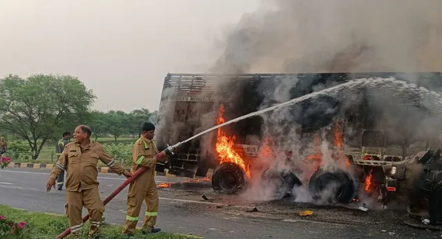 गोरखपुर न्यूज, गोरखपुर सड़क हादसा, फोरलेन हादसा, ट्रक डंपर टक्कर, कुशीनगर लखनऊ फोरलेन, गोरखपुर आग हादसा, यूपी सड़क दुर्घटना, जिंदा जलकर मौत, रामगढ़ताल थाना, ट्रक हादसा गोरखपुर, डंपर दुर्घटना, उत्तर प्रदेश ब्रेकिंग न्यूज, सड़क हादसा समाचार, गोरखपुर ताजा खबर,Gorakhpur News, Gorakhpur Accident, Fourlane Accident, Truck Dumper Collision, Kushinagar Lucknow Fourlane, UP Road Accident, Fire Accident Gorakhpur, Burnt Alive Accident, Ramgarhtal Police, Uttar Pradesh News, Truck Fire Accident, Dumper Crash News, Breaking News UP, Gorakhpur Latest News,गोरखपुर हादसा फोटो, ट्रक में आग, डंपर दुर्घटना, फोरलेन जाम, फायर ब्रिगेड, सड़क दुर्घटना तस्वीर, पुलिस जांच, जली हुई गाड़ियां, यूपी हादसा, गोरखपुर पुलिस,गोरखपुर हादसा फोटो, ट्रक में आग, डंपर दुर्घटना, फोरलेन जाम, फायर ब्रिगेड, सड़क दुर्घटना तस्वीर, पुलिस जांच, जली हुई गाड़ियां, यूपी हादसा, गोरखपुर पुलिस,#GorakhpurNews, #RoadAccident, #TruckAccident, #DumperCrash, #UPNews, #BreakingNews, #FourlaneAccident, #Gorakhpur, #FireAccident, #UttarPradesh, #HighwayAccident, #TrafficJam, #LatestNews, #Ramgarhtal, #AccidentNews,Gorakhpur Accident Image, Truck Fire Photo, Dumper Crash Image, Fourlane Traffic Jam, Fire Brigade Team, Road Accident Photo, Burnt Vehicles, UP Accident News, Police Investigation, Gorakhpur Highway Accident,