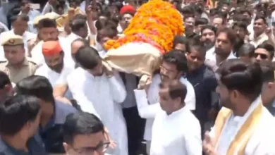 प्रतीक यादव अंतिम यात्रा, प्रतीक यादव अंतिम संस्कार, बैकुंठधाम लखनऊ, अखिलेश यादव भाई निधन, अपर्णा यादव समाचार, प्रतीक यादव पोस्टमार्टम रिपोर्ट, पल्मोनरी एम्बोलिज्म, लखनऊ ताजा खबर, समाजवादी पार्टी समाचार, मुलायम सिंह यादव परिवार, KGMU पोस्टमार्टम, यूपी राजनीतिक खबर,Prateek Yadav Last Rites, Prateek Yadav Funeral, Baikunth Dham Lucknow, Akhilesh Yadav Brother Death, Aparna Yadav News, Prateek Yadav Postmortem Report, Pulmonary Embolism, Lucknow Latest News, Samajwadi Party News, Mulayam Singh Yadav Family, KGMU Postmortem, UP Political News,Prateek Yadav Last Rites, Prateek Yadav Funeral, Baikunth Dham Lucknow, Akhilesh Yadav Brother Death, Aparna Yadav News, Prateek Yadav Postmortem Report, Pulmonary Embolism, Lucknow Latest News, Samajwadi Party News, Mulayam Singh Yadav Family, KGMU Postmortem, UP Political News,प्रतीक यादव अंतिम यात्रा फोटो, बैकुंठधाम श्मशान घाट, अखिलेश यादव श्रद्धांजलि, अपर्णा यादव आवास, लखनऊ अंतिम संस्कार, सपा समर्थकों की भीड़, पोस्टमार्टम रिपोर्ट फोटो,#PrateekYadav, #PrateekYadavDeath, #AkhileshYadav, #AparnaYadav, #LucknowNews, #SamajwadiParty, #UPPolitics, #BreakingNews, #BaikunthDham, #FuneralUpdates, #DimpleYadav, #KGMU, #PoliticalNews,