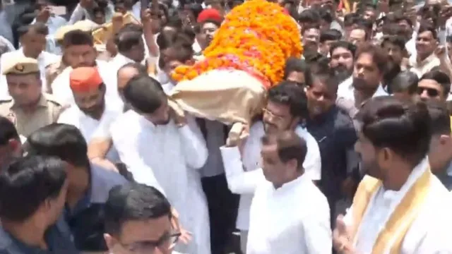 प्रतीक यादव अंतिम यात्रा, प्रतीक यादव अंतिम संस्कार, बैकुंठधाम लखनऊ, अखिलेश यादव भाई निधन, अपर्णा यादव समाचार, प्रतीक यादव पोस्टमार्टम रिपोर्ट, पल्मोनरी एम्बोलिज्म, लखनऊ ताजा खबर, समाजवादी पार्टी समाचार, मुलायम सिंह यादव परिवार, KGMU पोस्टमार्टम, यूपी राजनीतिक खबर,Prateek Yadav Last Rites, Prateek Yadav Funeral, Baikunth Dham Lucknow, Akhilesh Yadav Brother Death, Aparna Yadav News, Prateek Yadav Postmortem Report, Pulmonary Embolism, Lucknow Latest News, Samajwadi Party News, Mulayam Singh Yadav Family, KGMU Postmortem, UP Political News,Prateek Yadav Last Rites, Prateek Yadav Funeral, Baikunth Dham Lucknow, Akhilesh Yadav Brother Death, Aparna Yadav News, Prateek Yadav Postmortem Report, Pulmonary Embolism, Lucknow Latest News, Samajwadi Party News, Mulayam Singh Yadav Family, KGMU Postmortem, UP Political News,प्रतीक यादव अंतिम यात्रा फोटो, बैकुंठधाम श्मशान घाट, अखिलेश यादव श्रद्धांजलि, अपर्णा यादव आवास, लखनऊ अंतिम संस्कार, सपा समर्थकों की भीड़, पोस्टमार्टम रिपोर्ट फोटो,#PrateekYadav, #PrateekYadavDeath, #AkhileshYadav, #AparnaYadav, #LucknowNews, #SamajwadiParty, #UPPolitics, #BreakingNews, #BaikunthDham, #FuneralUpdates, #DimpleYadav, #KGMU, #PoliticalNews,