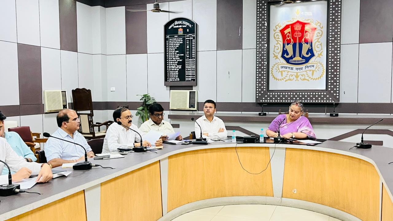 लखनऊ नगर निगम, जलकर सीवर कर विवाद, स्कूल टैक्स लखनऊ, महापौर सुषमा खर्कवाल, नगर आयुक्त गौरव कुमार, स्कूल कर आपत्ति, लखनऊ समाचार, नगर निगम बैठक, जलकल विभाग लखनऊ, स्कूल टैक्स पुनरीक्षण, उत्तर प्रदेश नगर निगम समाचार,Lucknow Municipal Corporation, Water Tax Dispute Lucknow, Sewer Tax Schools, Sushma Kharkwal Mayor, Gaurav Kumar Municipal Commissioner, School Tax Objection, Lucknow News, Nagar Nigam Meeting, Water Tax Revision Lucknow, UP Civic News,लखनऊ नगर निगम बैठक, स्कूल टैक्स विवाद, जलकर सीवर कर, महापौर बैठक, नगर आयुक्त निर्देश, जलकल विभाग, स्कूल कॉलेज कर निर्धारण,Lucknow Nagar Nigam meeting, School tax issue, Water sewer tax Lucknow, Mayor Sushma Kharkwal, Municipal Commissioner meeting, School tax revision, Civic administration Lucknow,#LucknowNews, #LucknowNagarNigam, #WaterTax, #SewerTax, #SchoolTax, #SushmaKharkwal, #GauravKumar, #UPNews, #MunicipalNews, #EducationNews, #CivicAdministration, #BreakingNews, #LucknowUpdates,