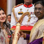 अलका याग्निक, अलका याग्निक हेल्थ अपडेट, पद्म भूषण 2026, हियरिंग लॉस, बॉलीवुड सिंगर, पद्म पुरस्कार, अलका याग्निक बीमारी, मनोरंजन समाचार, बॉलीवुड न्यूज, स्वास्थ्य अपडेट, भारतीय गायिका,Alka Yagnik, Alka Yagnik Health Update, Padma Bhushan 2026, Hearing Loss, Bollywood Singer, Padma Awards, Alka Yagnik Disease, Entertainment News, Bollywood News, Health Update, Indian Playback Singer,अलका याग्निक सम्मान, पद्म भूषण पुरस्कार, गायिका स्वास्थ्य, हियरिंग लॉस बीमारी, बॉलीवुड गायिका, एंटरटेनमेंट न्यूज,Alka Yagnik Award, Padma Bhushan Winner, Singer Health Update, Hearing Loss Condition, Bollywood Singer News, Entertainment Update,Alka Yagnik Latest News, Padma Bhushan Award 2026, Alka Yagnik Health Condition, Hearing Loss News, Bollywood Singer Update, Entertainment Breaking News, Celebrity Health Update,#AlkaYagnik, #PadmaBhushan, #PadmaAwards2026, #BollywoodNews, #EntertainmentNews, #HealthUpdate, #HearingLoss, #SingerNews, #TrendingNews, #CelebrityNews,