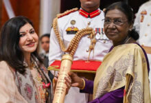 अलका याग्निक, अलका याग्निक हेल्थ अपडेट, पद्म भूषण 2026, हियरिंग लॉस, बॉलीवुड सिंगर, पद्म पुरस्कार, अलका याग्निक बीमारी, मनोरंजन समाचार, बॉलीवुड न्यूज, स्वास्थ्य अपडेट, भारतीय गायिका,Alka Yagnik, Alka Yagnik Health Update, Padma Bhushan 2026, Hearing Loss, Bollywood Singer, Padma Awards, Alka Yagnik Disease, Entertainment News, Bollywood News, Health Update, Indian Playback Singer,अलका याग्निक सम्मान, पद्म भूषण पुरस्कार, गायिका स्वास्थ्य, हियरिंग लॉस बीमारी, बॉलीवुड गायिका, एंटरटेनमेंट न्यूज,Alka Yagnik Award, Padma Bhushan Winner, Singer Health Update, Hearing Loss Condition, Bollywood Singer News, Entertainment Update,Alka Yagnik Latest News, Padma Bhushan Award 2026, Alka Yagnik Health Condition, Hearing Loss News, Bollywood Singer Update, Entertainment Breaking News, Celebrity Health Update,#AlkaYagnik, #PadmaBhushan, #PadmaAwards2026, #BollywoodNews, #EntertainmentNews, #HealthUpdate, #HearingLoss, #SingerNews, #TrendingNews, #CelebrityNews,
