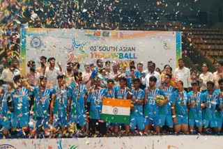 साउथ एशियन थ्रो बॉल चैंपियनशिप 2026, थ्रो बॉल चैंपियनशिप रांची, भारत ने जीता गोल्ड, भारतीय महिला थ्रो बॉल टीम, भारतीय पुरुष थ्रो बॉल टीम, रांची खेल समाचार, झारखंड स्पोर्ट्स न्यूज, दक्षिण एशियाई खेल प्रतियोगिता, भारत ओवरऑल चैंपियन, थ्रो बॉल टूर्नामेंट, खेल समाचार हिंदी, रांची ताजा खबर,South Asian Throwball Championship 2026, Throwball Championship Ranchi, India Won Gold, Indian Women's Throwball Team, Indian Men's Throwball Team, Ranchi Sports News, Jharkhand Sports News, South Asian Sports Championship, India Overall Champion, Throwball Tournament, Sports News Hindi,भारतीय थ्रो बॉल टीम, गोल्ड मेडल विजेता भारत, रांची खेल प्रतियोगिता, महिला थ्रो बॉल फाइनल, पुरुष थ्रो बॉल फाइनल, तिरंगे के साथ जश्न, भारतीय खिलाड़ी,#SouthAsianThrowballChampionship, #Throwball, #IndiaWinsGold, #Ranchi, #Jharkhand, #IndianTeam, #SportsNews, #GoldMedal, #ThrowballChampionship, #IndiaChampion, #WomenSports, #MenSports, #BreakingSports, #HindiSportsNews, #LatestSportsNews, #GoogleDiscover, #TrendingSports, #RanchiNews, #TeamIndia,Indian Throwball Team, Gold Medal Winner India, Ranchi Sports Event, Women's Throwball Final, Men's Throwball Final, Celebration With Tricolor, Indian Players,