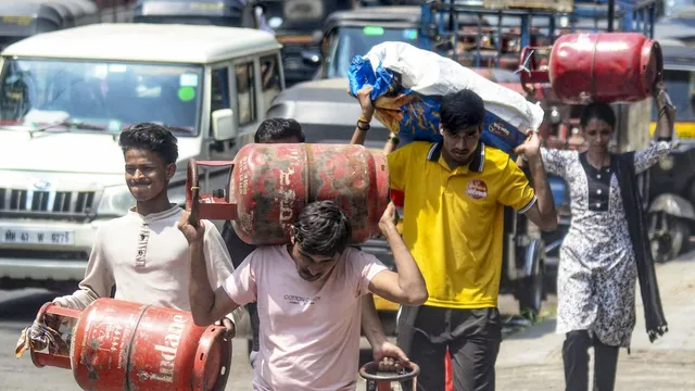 LPG सिलेंडर के दाम बढ़े, घरेलू गैस सिलेंडर कीमत, LPG Price Hike 2026, रसोई गैस महंगी, LPG सब्सिडी, उज्ज्वला योजना, गैस सिलेंडर रेट, पेट्रोलियम मंत्रालय, घरेलू LPG कीमत, LPG अंडर रिकवरी, भारत में गैस सिलेंडर मूल्य, नई दिल्ली खबर, राष्ट्रीय समाचार, ऊर्जा क्षेत्र समाचार,LPG Price Hike, Domestic LPG Cylinder Price, LPG Cylinder Rate India, LPG Subsidy News, PM Ujjwala Yojana, Cooking Gas Price Increase, LPG Under Recovery, Petroleum Ministry India, Domestic Gas Cylinder Cost, LPG Price Today India, Energy News India, New Delhi News, National News India,एलपीजी सिलेंडर, घरेलू गैस सिलेंडर, गैस सिलेंडर वितरण, LPG सब्सिडी योजना, उज्ज्वला योजना लाभार्थी, रसोई गैस उपभोक्ता, गैस सिलेंडर कीमत बढ़ोतरी, पेट्रोलियम मंत्रालय, भारत में LPG,LPG Cylinder, Domestic Gas Cylinder, Cooking Gas Supply, LPG Subsidy, PMUY Beneficiaries, LPG Price Increase, Petroleum Ministry, Cooking Gas Consumers, LPG Distribution India, Energy Sector News,#LPGPriceHike, #LPGCylinder, #DomesticGasCylinder, #CookingGas, #UjjwalaYojana, #LPGSubsidy, #PetroleumMinistry, #GasCylinderPrice, #EnergyNews, #IndiaNews, #NationalNews, #NewDelhi, #LPGRates, #LPGNews, #BreakingNews, #HindiNews,