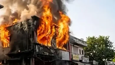 लखनऊ अग्निकांड, अलीगंज आग हादसा, लखनऊ फायर हादसा, एसआईटी जांच रिपोर्ट, लखनऊ SIT रिपोर्ट, अलीगंज सेक्टर डी आग, लखनऊ अग्निशमन विभाग, अवैध व्यावसायिक भवन आग, 15 लोगों की मौत, मुख्यमंत्री योगी आदित्यनाथ, अग्नि सुरक्षा मानक, लखनऊ प्रशासन, एलडीए जांच, नगर निगम लखनऊ, उत्तर प्रदेश समाचार, लखनऊ ब्रेकिंग न्यूज, दुर्घटना समाचार, जांच रिपोर्ट समाचार,Lucknow Fire Incident, Aliganj Fire Case, Lucknow SIT Report, Lucknow Fire News, Aliganj Sector D Fire, Lucknow Fire Department, Illegal Commercial Building Fire, Fire Safety Violation, Uttar Pradesh News, Lucknow Breaking News, SIT Investigation Report, Fire Tragedy Lucknow, Yogi Adityanath, LDA Investigation, Municipal Corporation Lucknow, Accident News Uttar Pradesh,लखनऊ आग हादसा तस्वीर, अलीगंज अग्निकांड फोटो, एसआईटी जांच टीम, फायर ब्रिगेड कार्रवाई, अवैध भवन में आग, अग्निशमन विभाग जांच, लखनऊ प्रशासनिक कार्रवाई, आग में मारे गए लोग, लखनऊ दुर्घटना स्थल, उत्तर प्रदेश अग्निकांड,Lucknow Fire Images, Aliganj Fire Photos, SIT Investigation Team, Fire Brigade Operation, Commercial Building Fire, Fire Department Investigation, Lucknow Administration Action, Fire Accident Site, Uttar Pradesh Fire News, Lucknow Incident Photos,लखनऊ अग्निकांड, अलीगंज फायर केस, SIT जांच रिपोर्ट, दमकल विभाग क्लीन चिट, लखनऊ न्यूज, उत्तर प्रदेश ब्रेकिंग न्यूज, योगी सरकार, लखनऊ प्रशासन, फायर सेफ्टी नियम, अवैध भवन, LDA, नगर निगम, अग्निशमन विभाग, पुलिस जांच, Lucknow Fire Incident, Aliganj Fire Case, SIT Report, Fire Department, Uttar Pradesh News,#LucknowFire #AliganjFire #SITReport #LucknowNews #UttarPradeshNews #FireIncident #BreakingNews #FireSafety #YogiGovernment #LDA #FireDepartment #LucknowBreaking #Aliganj #UPNews #Investigation #AccidentNews #Lucknow #UttarPradesh #GoogleDiscover #TrendingNews