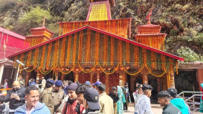 यमुनोत्री धाम समाचार, यमुनोत्री यात्रा 2026, उत्तरकाशी समाचार, चारधाम यात्रा समाचार, यमुनोत्री में श्रद्धालु की मौत, सिंगापुर महिला श्रद्धालु, जानकीचट्टी स्वास्थ्य केंद्र, उत्तराखंड तीर्थयात्रा, यमुनोत्री धाम अपडेट, चारधाम यात्रा मृत्यु, उत्तरकाशी ब्रेकिंग न्यूज, यमुनोत्री यात्रा स्वास्थ्य सलाह, डॉ अखिल राणा, उत्तराखंड पर्यटन समाचार,Yamunotri Dham News, Yamunotri Yatra 2026, Uttarkashi News, Chardham Yatra News, Singapore Devotee Death, Yamunotri Pilgrim Death, Jankichatti Health Center, Uttarakhand Pilgrimage News, Chardham Yatra Update, Yamunotri Travel News, Uttarkashi Breaking News, Pilgrim Health Alert, Dr Akhil Rana, Uttarakhand Tourism News,यमुनोत्री धाम फोटो, यमुनोत्री यात्रा, उत्तरकाशी तीर्थयात्री, चारधाम यात्रा दृश्य, जानकीचट्टी स्वास्थ्य केंद्र, श्रद्धालु यात्रा मार्ग, उत्तराखंड धार्मिक यात्रा, यमुनोत्री मंदिर,Yamunotri Dham Photo, Yamunotri Pilgrimage, Uttarkashi Pilgrims, Chardham Yatra Image, Jankichatti Health Center, Devotee Trek Route, Uttarakhand Religious Tourism, Yamunotri Temple Photo,#YamunotriDham, #YamunotriYatra, #ChardhamYatra, #UttarkashiNews, #UttarakhandNews, #PilgrimDeath, #SingaporeDevotee, #YamunotriTemple, #TravelNews, #ReligiousTourism, #BreakingNews, #HindiNews, #LatestNews, #UttarakhandTourism, #Jankichatti, #Chardham2026, #DevoteeNews, #GoogleDiscover, #TrendingNews, #YatraUpdate,