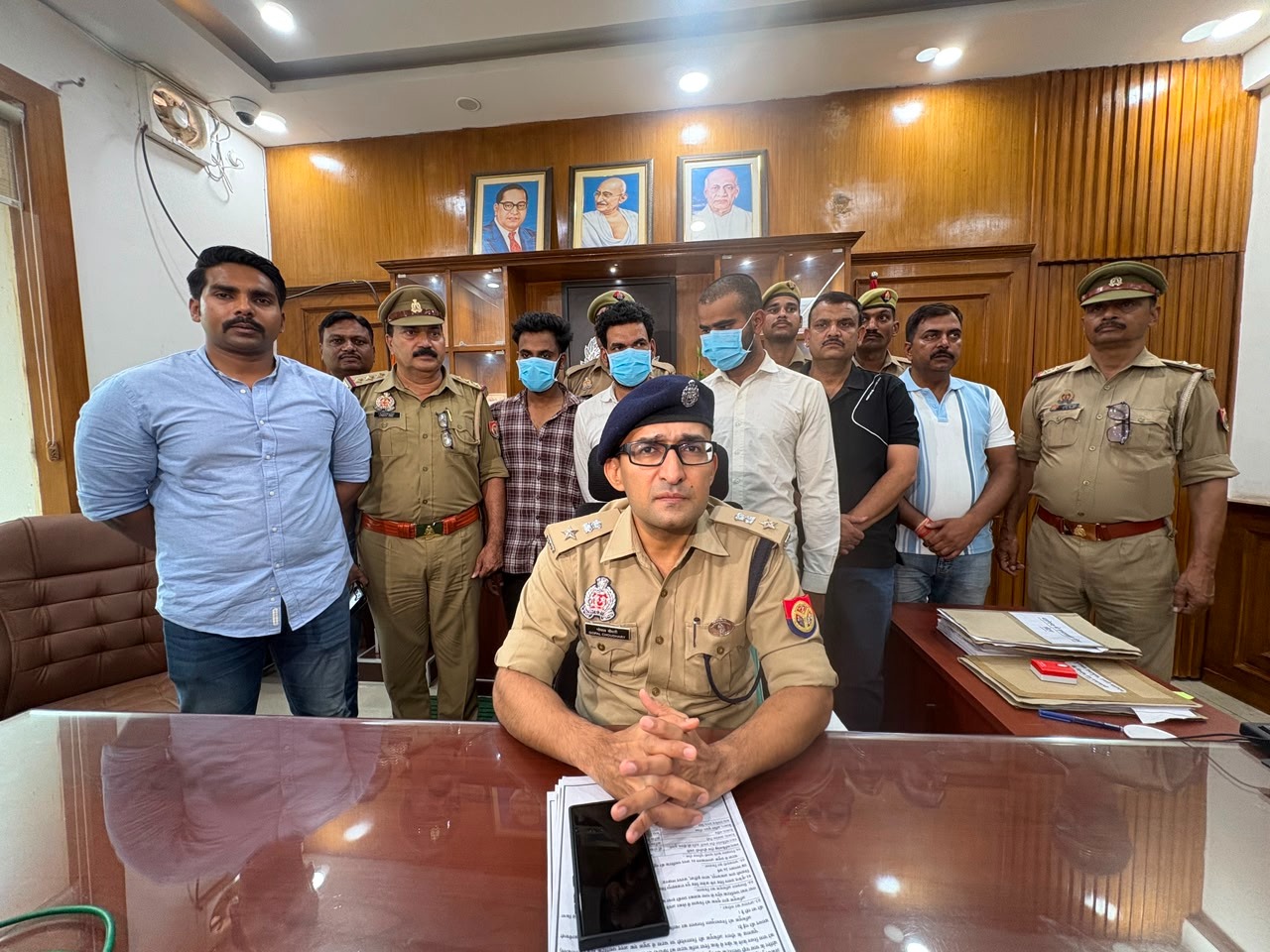 लखनऊ लूटकांड, लखनऊ अपराध समाचार, वीडियोग्राफर लूट मामला, इटौंजा थाना लखनऊ, रोहन कुमार लूट साजिश, कैमरा लूट केस, लखनऊ पुलिस खुलासा, अशोक यादव वीडियोग्राफर, उत्तर प्रदेश अपराध खबर, Lucknow Crime News Hindi,Lucknow Crime News, Videographer Loot Case Lucknow, Itaunja Loot Case, Camera Robbery Lucknow, Rohan Kumar Arrested, Uttar Pradesh Crime News, Lucknow Police Disclosure, Videographer Robbery Case, Ashok Yadav Lucknow, UP Crime Update,लखनऊ पुलिस गिरफ्तारी, इटौंजा लूटकांड, वीडियोग्राफर से लूट, कैमरा और लेंस बरामद, रोहन कुमार गिरफ्तार, विपिन मिश्रा दुर्लभ, उत्तर प्रदेश पुलिस कार्रवाई, लखनऊ अपराध, इटौंजा थाना, लूट का खुलासा,Lucknow Police Arrest, Itaunja Robbery Case, Videographer Looted, Camera Recovery Case, Rohan Kumar Arrest, Vipin Mishra Alias Durlabh, UP Police Action, Lucknow Robbery News, Crime Investigation Lucknow, Loot Case Disclosure,#LucknowCrimeNews, #LucknowPolice, #ItaunjaLootCase, #VideographerLootCase, #UPCrimeNews, #CrimeNewsHindi, #AshokYadav, #RohanKumar, #PoliceDisclosure, #LucknowBreakingNews, #UttarPradeshNews, #CrimeUpdate, #GoogleDiscover, #HindiNews, #LatestCrimeNews,