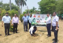 विश्व पर्यावरण दिवस 2026, बीएल मीणा वृक्षारोपण, एक पेड़ मां के नाम अभियान, लखनऊ पर्यावरण समाचार, अलीगंज पौधरोपण कार्यक्रम, उद्यान विभाग उत्तर प्रदेश, पर्यावरण संरक्षण अभियान, फलदार पौधे रोपण, औषधीय पौधे, उत्तर प्रदेश वृक्षारोपण अभियान, बीएल मीणा समाचार, लखनऊ खबर, पर्यावरण दिवस कार्यक्रम,World Environment Day 2026, BL Meena Tree Plantation, Ek Ped Maa Ke Naam Campaign, Lucknow Environment News, Aliganj Plantation Drive, UP Horticulture Department, Tree Plantation Program, Environmental Protection Campaign, Medicinal Plants Plantation, Fruit Plants Plantation, Uttar Pradesh Plantation Drive, Lucknow News,बीएल मीणा पौधरोपण, विश्व पर्यावरण दिवस कार्यक्रम, अलीगंज शीतगृह परिसर, लखनऊ वृक्षारोपण, उद्यान विभाग कार्यक्रम, पौधे वितरण, पर्यावरण जागरूकता, उत्तर प्रदेश हरित अभियान, औषधीय पौधे, फलदार पौधे,BL Meena Plantation, World Environment Day Event, Aliganj Cold Storage Campus, Lucknow Tree Plantation, Horticulture Department UP, Plant Distribution Program, Environmental Awareness, Green UP Campaign, Medicinal Plants, Fruit Plants,#WorldEnvironmentDay2026, #BLMeena, #EkPedMaaKeNaam, #TreePlantation, #EnvironmentProtection, #LucknowNews, #Aliganj, #UPHorticultureDepartment, #GreenUP, #PlantationDrive, #EnvironmentalAwareness, #WorldEnvironmentDay, #UttarPradeshNews, #MedicinalPlants, #FruitPlants, #ClimateAction, #SaveEnvironment, #Lucknow, #UPNews, #HorticultureNews,