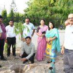 विश्व पर्यावरण दिवस वृक्षारोपण अभियान, राज्य ग्राम्य विकास संस्थान लखनऊ, बख्शी का तालाब वृक्षारोपण, पर्यावरण संरक्षण अभियान उत्तर प्रदेश, ग्राम्य विकास विभाग उत्तर प्रदेश, विश्व पर्यावरण दिवस 2026, वृक्षारोपण कार्यक्रम लखनऊ, हरित उत्तर प्रदेश अभियान, World Environment Day tree plantation, State Institute of Rural Development Lucknow, Rural Development Department Uttar Pradesh, tree plantation drive UP, environmental conservation campaign, green Uttar Pradesh initiative, biodiversity conservation Uttar Pradesh, groundwater recharge awareness campaign,विश्व पर्यावरण दिवस पौधारोपण कार्यक्रम, ग्राम्य विकास संस्थान लखनऊ, वृक्षारोपण करते अधिकारी, पर्यावरण संरक्षण अभियान फोटो, बख्शी का तालाब लखनऊ कार्यक्रम, हरित उत्तर प्रदेश पहल, World Environment Day plantation drive, tree plantation by officials, rural development institute plantation campaign, environment awareness program Uttar Pradesh, green initiative Lucknow, biodiversity conservation plantation,