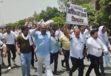 Hardoi Lawyers Protest, Shahabad Registry Privatization News, Advocate Strike Uttar Pradesh, Registration Department Protest, Hardoi Breaking News, Lawyers Movement UP, Registry Privatization Controversy, Shahabad Latest News, Uttar Pradesh Advocate News,Lawyers Protest Photo, Shahabad Tehsil Image, Advocate Strike Picture, Protest Rally Image, Registry Privatization Protest, Hardoi Demonstration Photo, Bar Association Protest,अधिवक्ता प्रदर्शन फोटो, शाहाबाद तहसील, वकील हड़ताल, शव यात्रा प्रदर्शन, निबंधन विभाग विरोध, हरदोई आंदोलन तस्वीर, अधिवक्ता संघ प्रदर्शन,Hardoi News, Shahabad Hardoi News, Registry Privatization Protest, Registration Department Privatization, Lawyers Strike UP, Advocate Protest Hardoi, Vimlesh Lodhi, Stamp Vendors Protest, Document Writers Strike, Uttar Pradesh Lawyers Movement, Registry News UP, Local News Hardoi,हरदोई समाचार, शाहाबाद समाचार, रजिस्ट्री निजीकरण विरोध, निबंधन विभाग निजीकरण, अधिवक्ता हड़ताल, वकील प्रदर्शन हरदोई, विमलेश लोधी, स्टाम्प वेंडर आंदोलन, दस्तावेज लेखक आंदोलन, तहसील शाहाबाद, उत्तर प्रदेश अधिवक्ता आंदोलन, रजिस्ट्री विभाग समाचार, हरदोई जिला समाचार, राजनीतिक विरोध प्रदर्शन,#HardoiNews, #ShahabadNews, #LawyersProtest, #AdvocateStrike, #RegistryPrivatization, #RegistrationDepartment, #UPNews, #BreakingNews, #VimleshLodhi, #StampVendor, #DocumentWriter, #UttarPradeshNews, #ProtestNews, #LocalNews, #HindiNews, #TrendingNews, #HardoiUpdate, #LawyersMovement, #LatestNews,