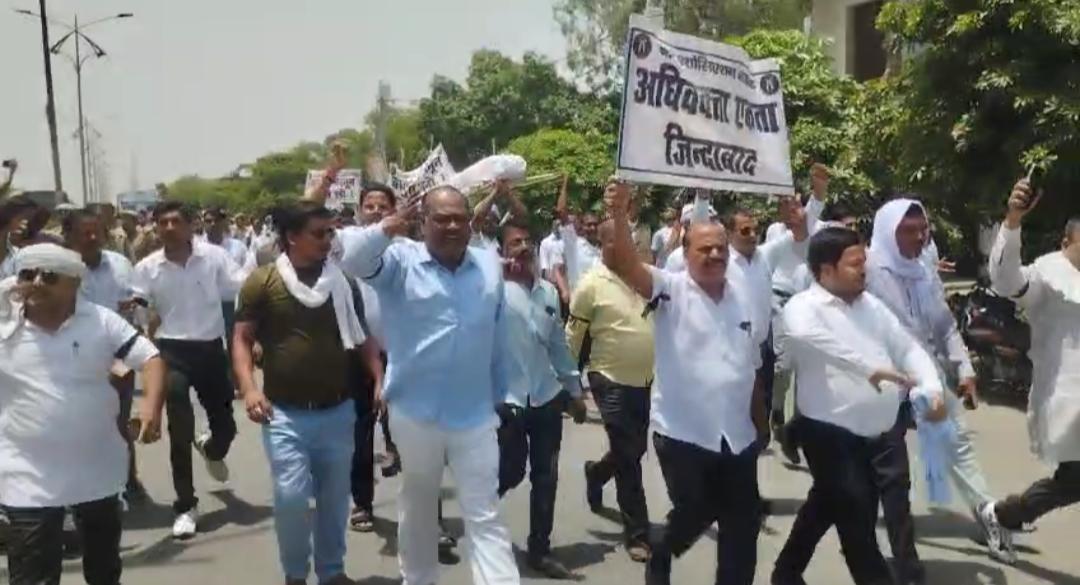 Hardoi Lawyers Protest, Shahabad Registry Privatization News, Advocate Strike Uttar Pradesh, Registration Department Protest, Hardoi Breaking News, Lawyers Movement UP, Registry Privatization Controversy, Shahabad Latest News, Uttar Pradesh Advocate News,Lawyers Protest Photo, Shahabad Tehsil Image, Advocate Strike Picture, Protest Rally Image, Registry Privatization Protest, Hardoi Demonstration Photo, Bar Association Protest,अधिवक्ता प्रदर्शन फोटो, शाहाबाद तहसील, वकील हड़ताल, शव यात्रा प्रदर्शन, निबंधन विभाग विरोध, हरदोई आंदोलन तस्वीर, अधिवक्ता संघ प्रदर्शन,Hardoi News, Shahabad Hardoi News, Registry Privatization Protest, Registration Department Privatization, Lawyers Strike UP, Advocate Protest Hardoi, Vimlesh Lodhi, Stamp Vendors Protest, Document Writers Strike, Uttar Pradesh Lawyers Movement, Registry News UP, Local News Hardoi,हरदोई समाचार, शाहाबाद समाचार, रजिस्ट्री निजीकरण विरोध, निबंधन विभाग निजीकरण, अधिवक्ता हड़ताल, वकील प्रदर्शन हरदोई, विमलेश लोधी, स्टाम्प वेंडर आंदोलन, दस्तावेज लेखक आंदोलन, तहसील शाहाबाद, उत्तर प्रदेश अधिवक्ता आंदोलन, रजिस्ट्री विभाग समाचार, हरदोई जिला समाचार, राजनीतिक विरोध प्रदर्शन,#HardoiNews, #ShahabadNews, #LawyersProtest, #AdvocateStrike, #RegistryPrivatization, #RegistrationDepartment, #UPNews, #BreakingNews, #VimleshLodhi, #StampVendor, #DocumentWriter, #UttarPradeshNews, #ProtestNews, #LocalNews, #HindiNews, #TrendingNews, #HardoiUpdate, #LawyersMovement, #LatestNews,