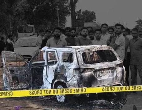 #ChhattisgarhNews, #KoriyaNews, #LallaSingh, #BJPLeader, #BreakingNews, #CrimeNews, #SandMining, #MiningMafia, #PoliticalNews, #Sonhat, #FortunerFire, #PoliceInvestigation, #LatestNews, #HindiNews, #TrendingNews, #KoriyaUpdate, #BharatSingh, #CrimeAlert, #TopNews,Koriya BJP Leader Murder, Lalla Singh Burnt Alive, Chhattisgarh Sand Mining Dispute, Sonhat Violence News, Koriya Breaking News, BJP Leader Death News, Mining Mafia Clash Chhattisgarh, Latest Crime News India, Political Violence News,घटनास्थल फोटो, जली हुई फॉर्च्यूनर, पुलिस जांच, भाजपा नेता लल्ला सिंह, कोरिया हिंसा, रेत खनन विवाद तस्वीर, पुलिस बल तैनात,Koriya News, Chhattisgarh News, BJP Leader Murder, Lalla Singh Murder Case, Bharat Singh Geharwar, Sand Mining Dispute, Illegal Sand Mining, Sonhat News, Navgai Village Incident, Fortuner Burnt Case, Political Murder Chhattisgarh, Crime News Koriya, Mining Mafia Clash, BJP Leader Burnt Alive,कोरिया समाचार, छत्तीसगढ़ समाचार, भाजपा नेता हत्या, लल्ला सिंह हत्या, भरत सिंह गहरवार, रेत खनन विवाद, अवैध रेत कारोबार, सोनहत समाचार, नवगई गांव घटना, फॉर्च्यूनर में आग, भाजपा नेता जिंदा जलाया, छत्तीसगढ़ अपराध समाचार, कोरिया जिला क्राइम न्यूज, राजनीतिक हत्या, खनन माफिया विवाद,