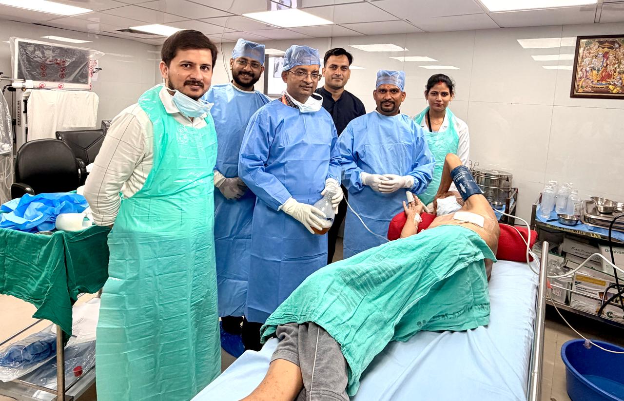 RMLIMS Hospital Lucknow, IPC Technique, Lung Disease Treatment, Cancer Patient Care, Pleural Effusion Procedure, Pulmonary Medicine Team, Advanced Medical Technology, Uttar Pradesh Healthcare, Respiratory Disease Treatment, Medical Innovation India,आरएमएलआईएमएस अस्पताल लखनऊ, IPC तकनीक, फेफड़ों का उपचार, कैंसर मरीज, प्लूरल इफ्यूजन, डॉक्टर अजय कुमार वर्मा, पल्मोनरी मेडिसिन विभाग, आधुनिक चिकित्सा सुविधा, स्वास्थ्य सेवा उत्तर प्रदेश, लखनऊ मेडिकल संस्थान,RMLIMS Lucknow IPC Procedure, Lucknow Lung Cancer Treatment, Pleural Effusion Treatment Lucknow, Indwelling Pleural Catheter India, Dr Ajay Kumar Verma RMLIMS, Pulmonary Medicine Lucknow, Uttar Pradesh Medical News, RMLIMS Health Update, Cancer Patient Relief Lucknow, Advanced Healthcare Uttar Pradesh,RMLIMS Lucknow, IPC Procedure Success, Indwelling Pleural Catheter, Malignant Pleural Effusion Treatment, Lung Cancer Patient, Pulmonary Medicine Department, Dr Ajay Kumar Verma, Dr Hemant Kumar Agrawal, Advanced Respiratory Care, Lucknow Medical News, Uttar Pradesh Health News, Cancer Treatment India, Pleural Effusion Management, Medical Innovation UP, Healthcare News Lucknow,#RMLIMSLucknow, #IPCProcedure, #IndwellingPleuralCatheter, #LungCancerTreatment, #PleuralEffusion, #PulmonaryMedicine, #DrAjayKumarVerma, #DrHemantKumarAgrawal, #LucknowNews, #HealthNews, #MedicalInnovation, #UttarPradeshNews, #CancerCare, #AdvancedHealthcare, #RMLIMSAchievement, #LucknowHealthcare, #MedicalResearch, #RespiratoryCare, #UPHealth, #HospitalNews, #आरएमएलआईएमएस, #लखनऊ_समाचार, #स्वास्थ्य_समाचार, #फेफड़ों_का_इलाज, #कैंसर_उपचार, #उत्तरप्रदेश_न्यूज, #चिकित्सा_उपलब्धि, #डॉअजयकुमारवर्मा, #आरएमएलआईएमएस_लखनऊ, #हेल्थ_अपडेट,