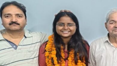 बिहार पीसीएस 2026 परिणाम, आकांक्षा सिंह SDM, कानपुर समाचार, बिहार लोक सेवा आयोग, BPSC Result 2026, SDM बनी आकांक्षा सिंह, बलिया की बेटी, प्रशासनिक सेवा सफलता, प्रतियोगी परीक्षा सफलता, गोल्ड मेडलिस्ट छात्रा, सेल्फ स्टडी सफलता, यूपीएससी तैयारी, कानपुर प्रेरणादायक खबर, शिक्षा समाचार, उत्तर प्रदेश समाचार,Bihar PCS 2026 Result, Akanksha Singh SDM, Kanpur News, BPSC Result 2026, SDM Success Story, Ballia Girl Success, Civil Services Preparation, Self Study Success, Gold Medalist Student, Competitive Exam Success, UPSC Aspirant, Inspirational Story, Education News, Uttar Pradesh News,Akanksha Singh Photo, SDM Akanksha Singh, Bihar PCS Topper, Kanpur Student, Success Story, Civil Services Preparation, Gold Medalist, Family Photo, Education News Image, Inspirational Personality,आकांक्षा सिंह फोटो, SDM आकांक्षा सिंह, बिहार PCS टॉपर, कानपुर छात्रा, सफलता की कहानी, प्रतियोगी परीक्षा तैयारी, गोल्ड मेडलिस्ट, परिवार के साथ आकांक्षा सिंह, शिक्षा समाचार फोटो, प्रेरणादायक व्यक्तित्व,#AkankshaSingh, #BiharPCS2026, #BPSCResult, #SDM, #SuccessStory, #KanpurNews, #BalliaNews, #EducationNews, #CivilServices, #UPSCPreparation, #SelfStudy, #Motivation, #InspirationalStory, #HindiNews, #GoogleDiscover, #TrendingNews, #LatestNews, #YouthInspiration, #WomenEmpowerment, #BiharPCSResult,